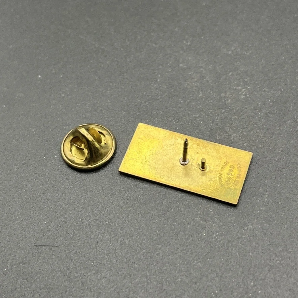Georgetown‎ Basketball Gold Tone Lapel Hat Pin